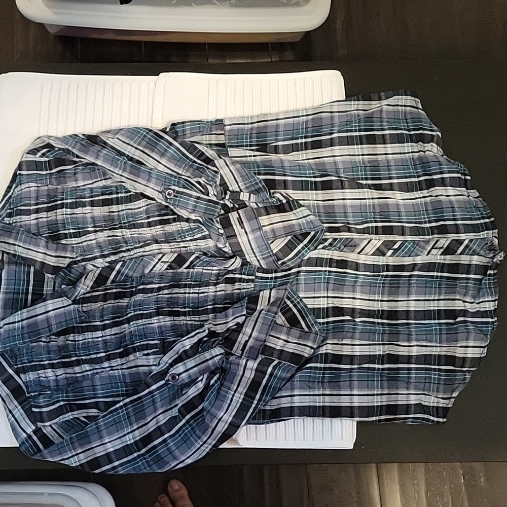 Three quarter length sleeve shirt